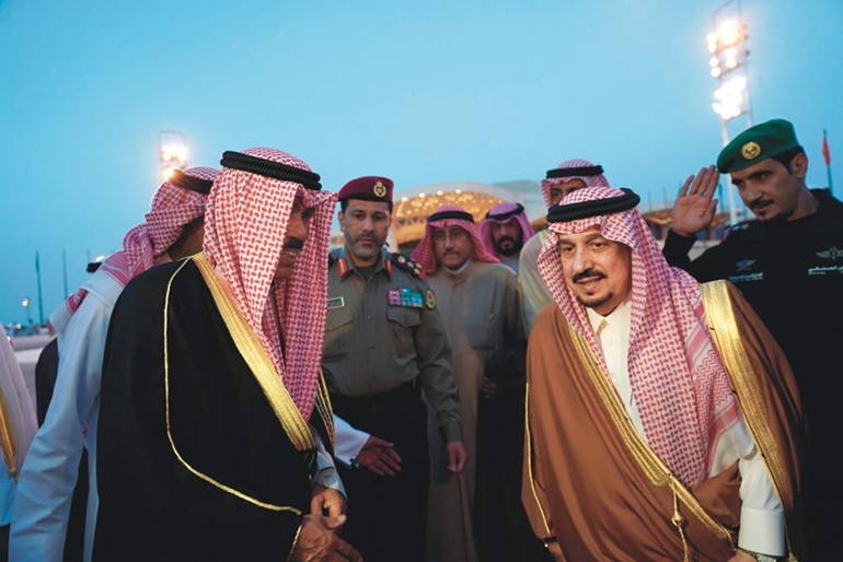 ممثل صاحب السمو لدى مغادرته الرياض وفي وداعه صاحب السمو الملكي الأمير فيصل بن بندر بن عبدالعزيز 