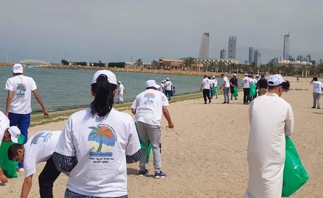 الجامعة المفتوحة أطلقت حملتها التطوعية الخامسة لتنظيف الشواطئ الكويتية