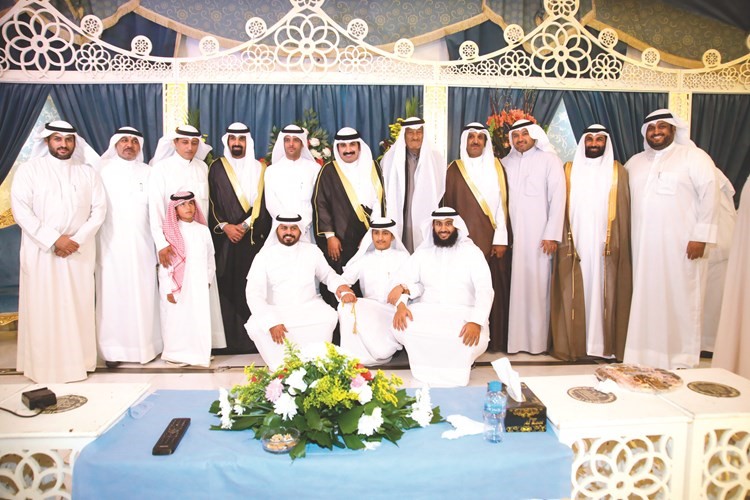 مجبل الجدعي وأبناؤه يباركون للمعرسين م.أحمد وسالم الرفاع وأشقائهما﻿