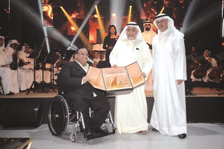 د.البغيلي مكرما عادل المسعد بحضور د.صبيح المخيزيم﻿