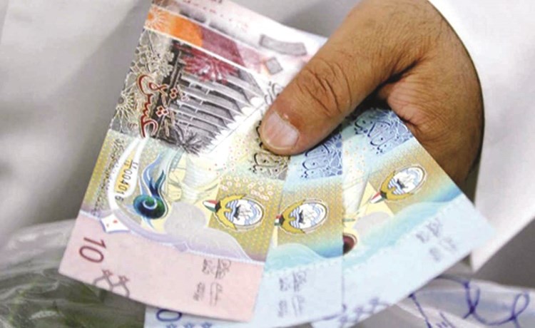 بالفيديو.. مواطنون لـ «الأنباء»: اللي ينتظر المعاش.. «ما عاش»