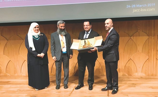 د.مأمون القصير يكرم الوكيل المساعد د.فواز الرفاعي﻿