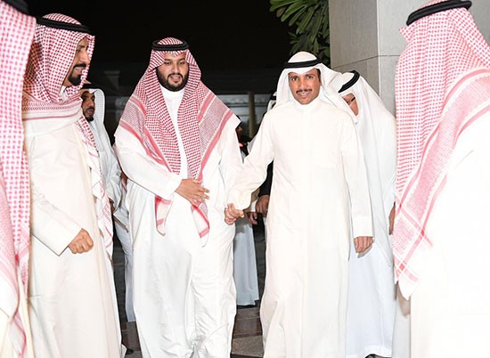 الرئيس مرزوق الغانم وفي استقباله الأمير تركي بن محمد