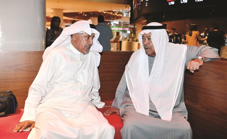 حديث جانبي بين القديرين سعد الفرج وجاسم النبهان﻿