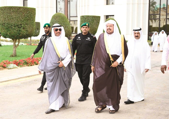 آل الشيخ خلال استقباله الرئيس الغانم﻿
