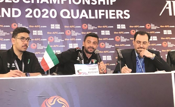 مدرب الأزرق الأولمبي الكرواتي دينكو جيليتش خلال المؤتمر الصحافي﻿