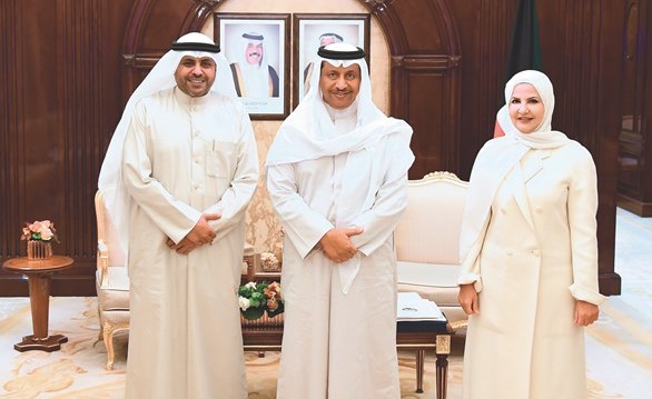سمو الشيخ جابر المبارك مستقبلا محمد الجبري ووكيلة الإعلام منيرة الهويدي﻿