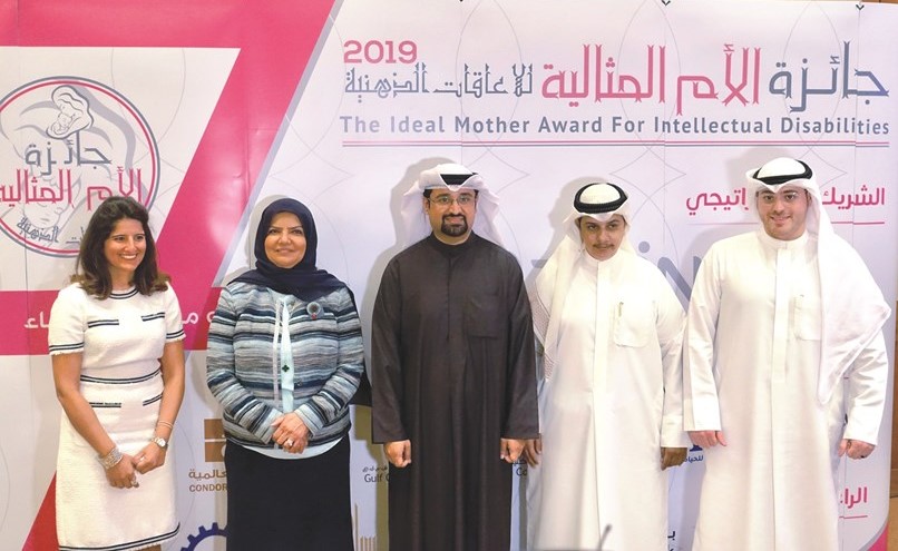 المطر يتوسط السالم والقبان خلال المؤتمر الصحافي﻿