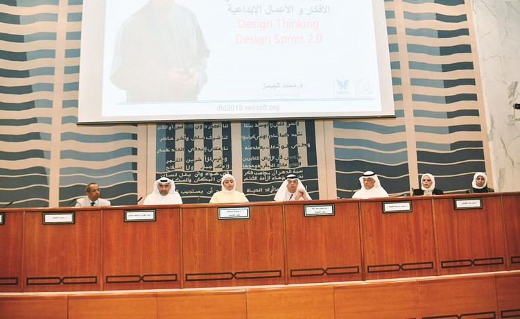 منال الفضلي ود. سهام الربيعة ود. محمد الجيماز ود.بدر مال اللهود.عبدالعزيز التركي ود.محمد باطويح خلال المؤتمر	(قاسم باشا)﻿