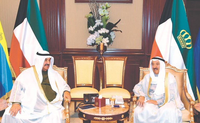  صاحب السمو الأمير الشيخ صباح الأحمد مستقبلا سمو الشيخ ناصر المحمد ﻿