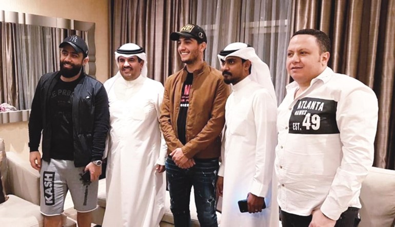 صورة تجمع الشيخ دعيج الخليفة والمنتج رامي عمران مع المطربين محمد عساف وخالد بوصخر والإعلاميخالد المطيري﻿