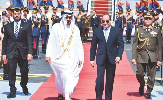 الرئيس عبد الفتاح السيسي مستقبلا صاحب السمو الشيخ محمد بن زايد آل نهيان ولي عهد أبوظبي﻿