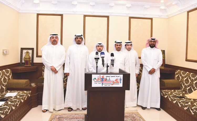  سعود الحجيلان متوسطا المشاركين في ندوة الحركة الشعبية الوطنية (ريليش كومار)﻿