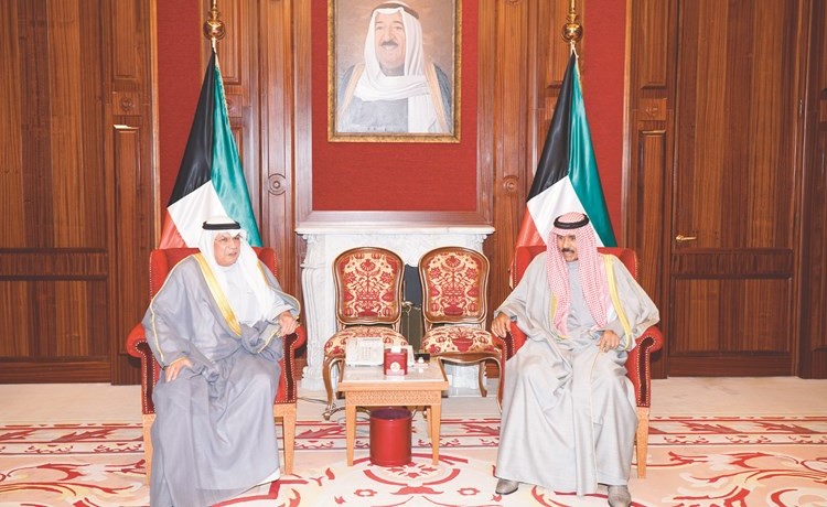 سمو ولي العهد الشيخ نواف الأحمد مستقبلا الشيخ خالد الجراح ﻿