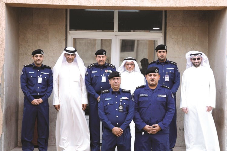 العميد الأمير يتوسط لجنة التعريف بالاسلام﻿