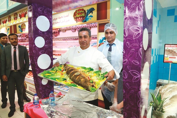  ومأكولات بحرية وأسماك﻿