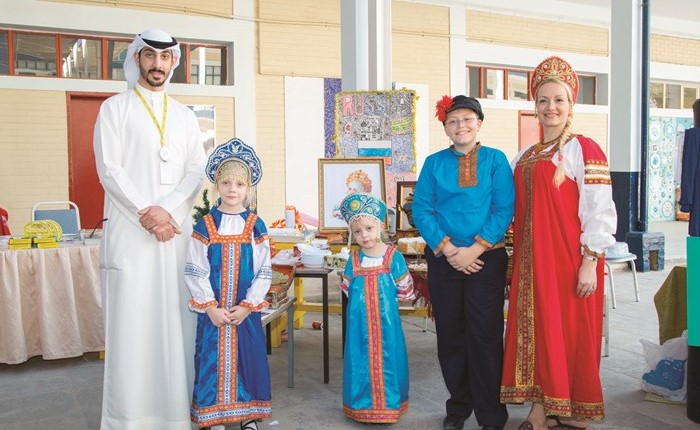 مصطفى الشطي من الأهلي الكويتي في أحد الأجنحة خلال المهرجان الدولي للمدرسة الإنجليزية﻿