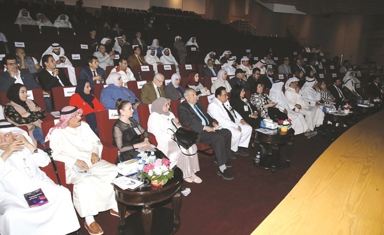 بالفيديو.. «الكويت للنص المسرحي» يكرّم الراحل بوعدنان