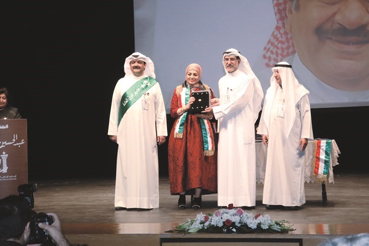 وجائزة التأليف للكاتبة فجر صباح عن مسرحية البندة السعيدة﻿