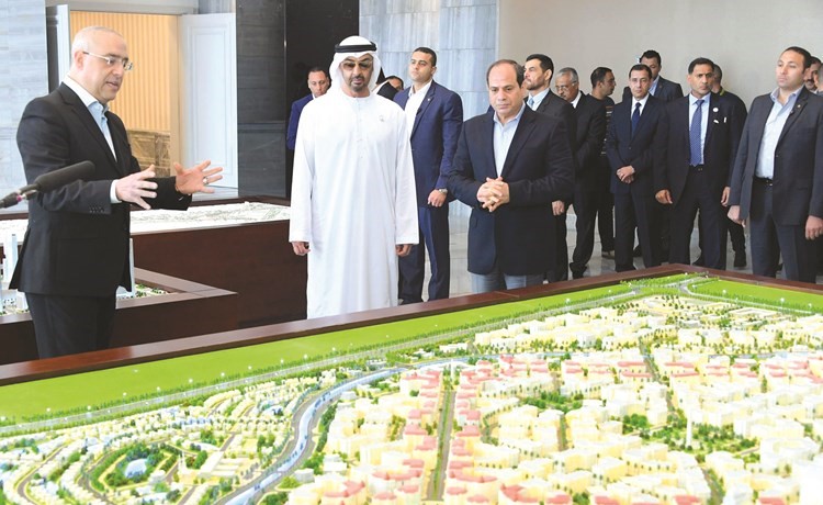 الرئيس المصري عبدالفتاح السيسي وصاحب السمو الشيخ محمد بن زايد آل نهيان ولي عهد أبوظبي خلال زيارتهما إلى العلمين الجديدة﻿