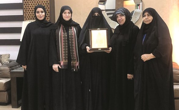 عضوات الوفد خلال تكريم أماني الطبطبائي ﻿