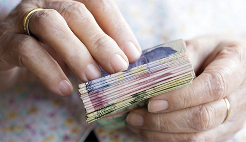لماذا تحتاج النساء إلى الادّخار أكثر من الرجال