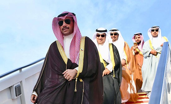 الرئيس مرزوق الغانم لدى وصوله إلى البلاد 
