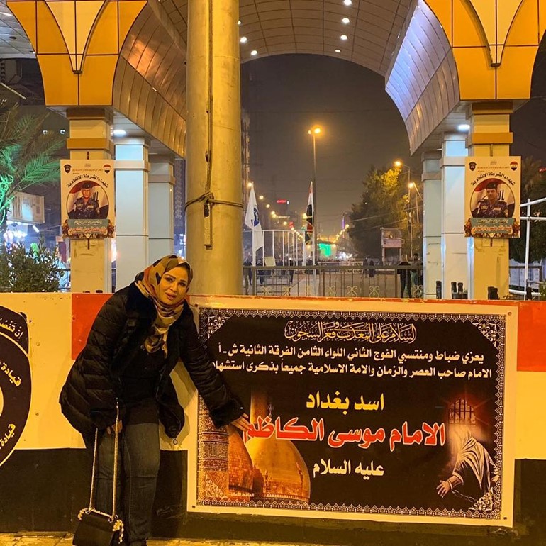 بالفيديو.. أول تعليق من إلهام شاهين على ارتدائها الحجاب امام ضريح الامام موسى الكاظم في العراق