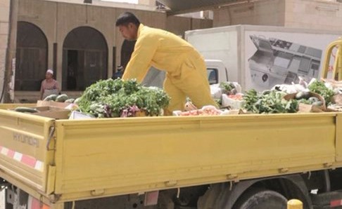 جانب من مصادرة الخضار والفواكه في الفروانية ﻿