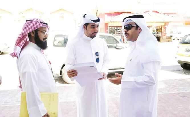 فريق البلدية خلال الجولة ﻿