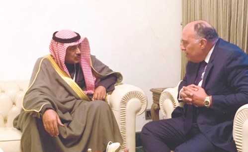 الشيخ صباح الخالد خلال لقائه مع وزير الخارجية المصري سامح شكري﻿