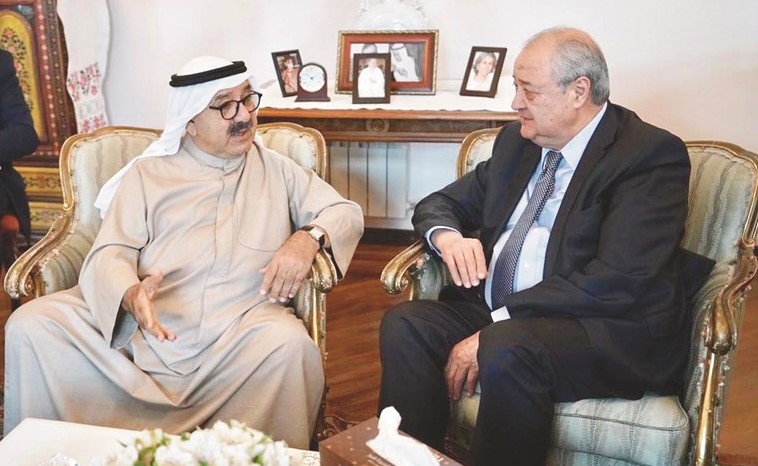 الشيخ ناصر صباح الأحمد خلال لقائه وزير الخارجية الأوزبكي عبدالعزيز كاميلوف﻿