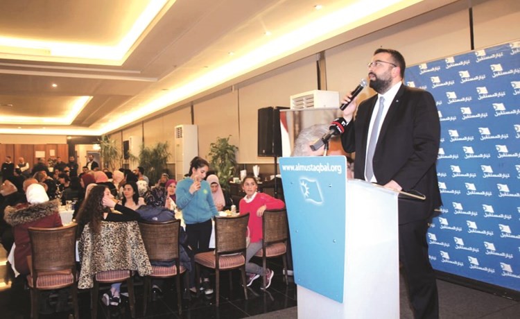 الأمين العام لـ تيار المستقبل أحمد الحريري خلال جولة انتخابية في طرابلس ترافقه مرشحة التيار ديما جمالي -(محمود الطويل)﻿