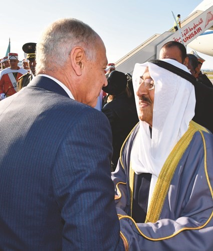 صاحب السمو الأمير الشيخ صباح الأحمد مصافحا أحمد أبو الغيط﻿