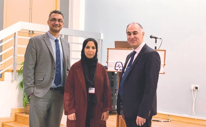 د.عبير الذايدي مع الطبيبين الزائرين﻿