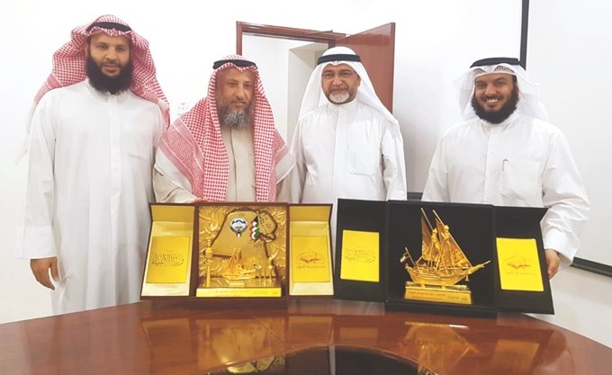 عثمان الخميس مكرما النجاة الخيرية﻿