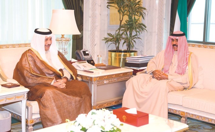 سمو نائب الأمير وولي العهد الشيخ نواف الأحمد مستقبلا سمو الشيخ جابر المبارك﻿