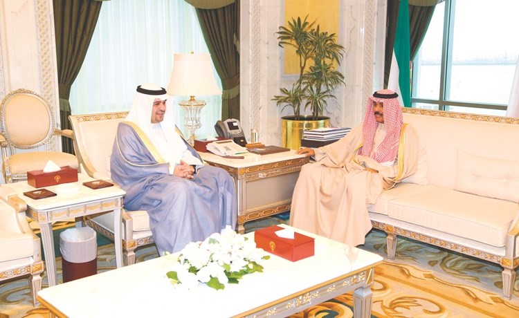 سمو نائب الأمير وولي العهد الشيخ نواف الأحمد مستقبلا أنس الصالح﻿