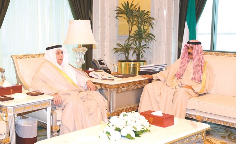 سمو نائب الأمير وولي العهد الشيخ نواف الأحمد مستقبلا الشيخ خالد الجراح﻿