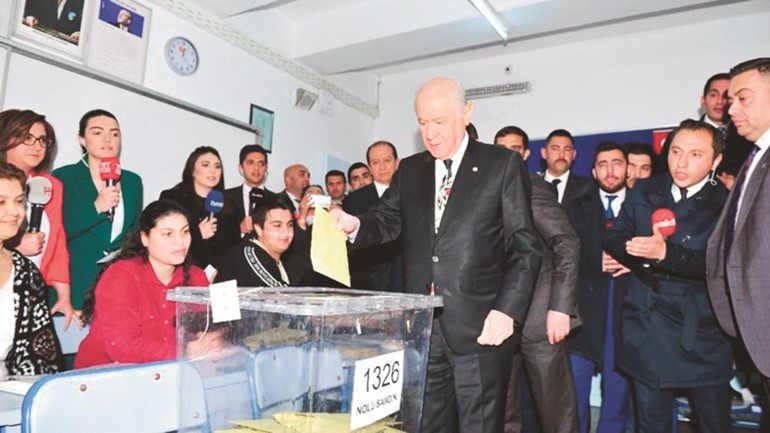 رئيس حزب الحركة القومية يصوت لمرشح العدالة والتنمية ضمن تحالف الشعب﻿
