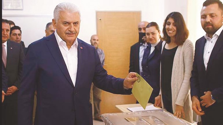 بن علي من رئيس وزراء إلى رئيس بلدية أنموذج لخدمة الشعب من أي موقع﻿