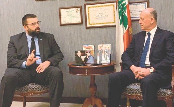 الوزير السابق اللواء أشرف ريفي خلال استقباله الامين العام لـ تيار المستقبل أحمد الحريري	(محمود الطويل)﻿