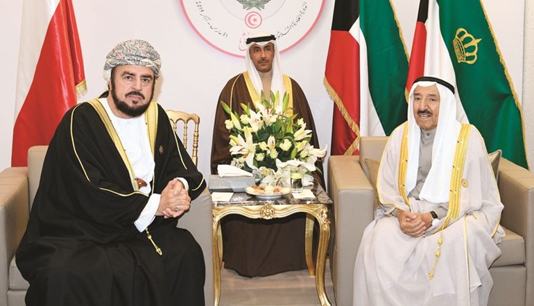 صاحب السمو الامير الشيخ صباح الاحمد مستقبلا ممثل جلالة السلطان قابوس بن سعيد أسعد بن طارق آل سعيد ﻿