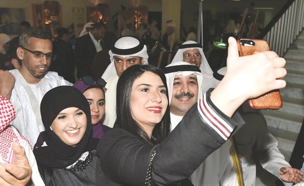 سيلفي مع الشيخ صباح الناصر خلال الملتقى	(متين غوزال) ﻿