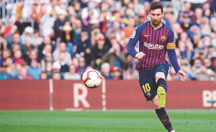 برشلونة في اختبار «الغواصات الصفراء»