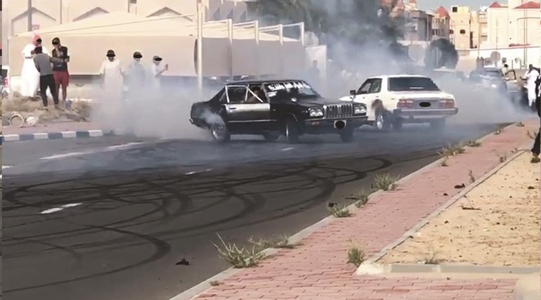 موقع الاستهتار وقد بدا متأثرا بما تحدثه المركبات﻿