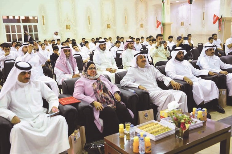 الابراهيم والطيار والمجلاد يكرمون خالد العازمي ﻿