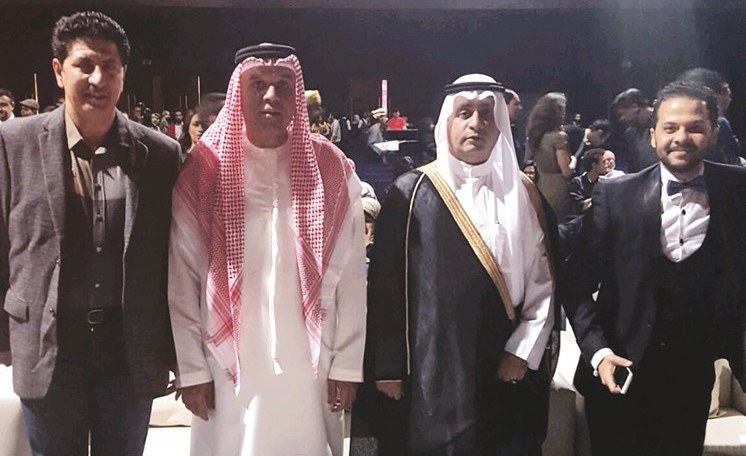 د.بدر الدويش والكاتب إسماعيل عبدالله وأحمد التتان ومازن الغرباوي في الافتتاح﻿