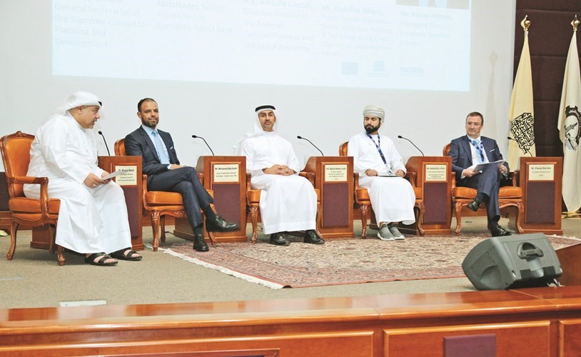 د.خالد مهدي في إحدى جلسات المنتدى﻿