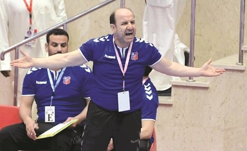 مدرب الكويت سعيد حجازي غاضب اثناء لقاء المركز الثالث ﻿